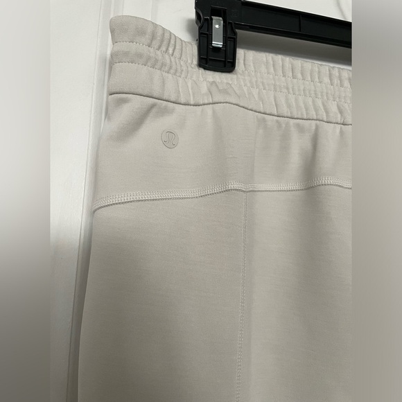 NEW Lululemon Softstreme High-Rise Pant Online Only
White Opal 10 W5EGTS - Picture 6 of 13